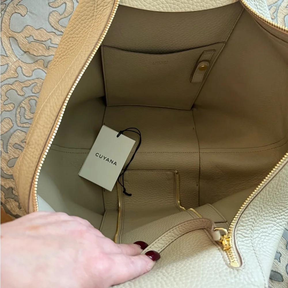 Cuyana Pebbled Leather Shoulder Bag in Stone - Picture 5 of 6